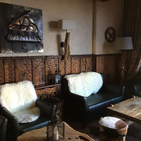 Les Fougeres And Bar 拉茨欧马兹