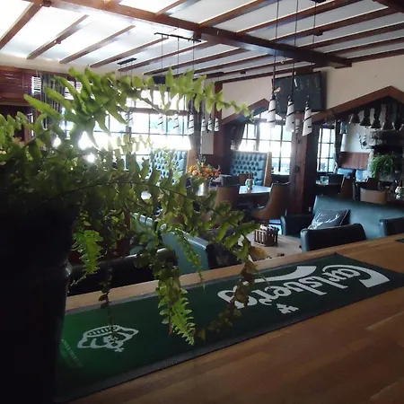 Les Fougeres And Bar 酒店 3*