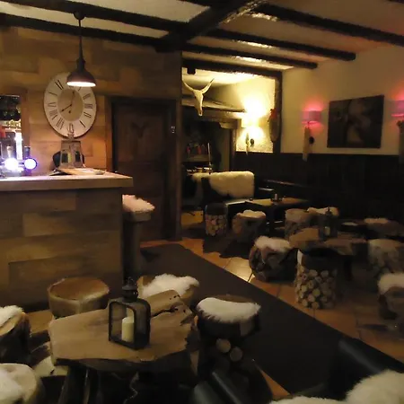 Les Fougeres And Bar 酒店 3*